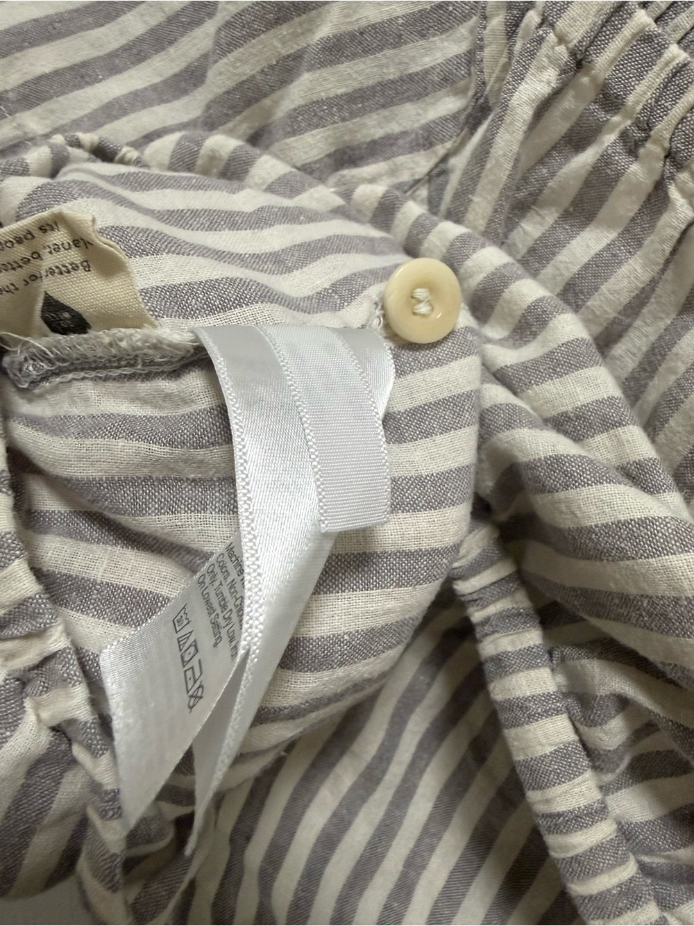 Madewell Striped White and Grey Flutter-Sleeve Button-Front Crop Top LARGE/LG - Picture 13 of 15